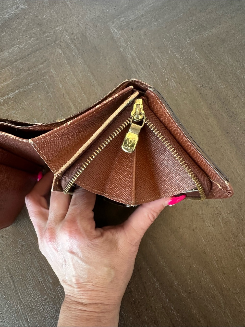 Louis Vuitton Vintage Porte-Monnaie Tresor Wallet
**Price is firm*** - Picture 14 of 16